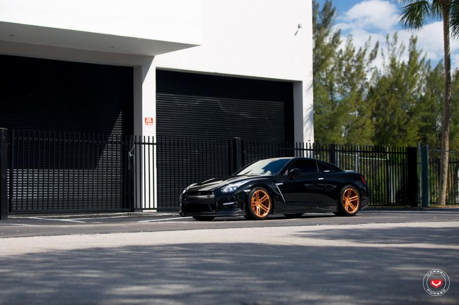  Nissan GT-R on Vossen Wheels (CG-202) 2017 года  (фото 16 из 51)